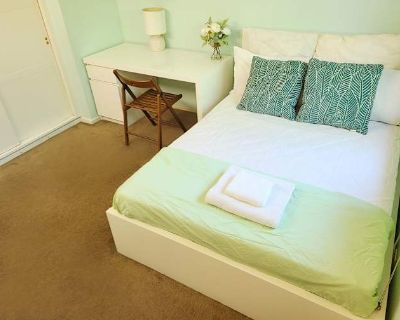 Available on: now. Furnished. Internet included * Students welcome Manley will require background checks for this room Learn more. Cozy and tidy room for single person, fully furnished and shared bathroom, located in a safe neighborhood that is lively yet peaceful. Just a 2-minute walk to the bus stop, convenient for both drivers and non-drivers. Located in La Puente, CA 91744, a Chinese commun...