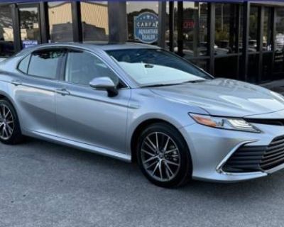 Used 2021 Toyota Camry Hybrid XLE