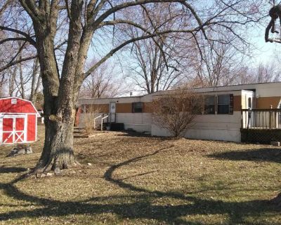 2 Bedroom 1BA 924 ft Mobile Home For Rent in Hebron, IN