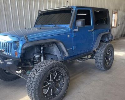 2010 jeep wrangler, lift, 3.8, 101k mile, hard and soft top, mesh door for summer