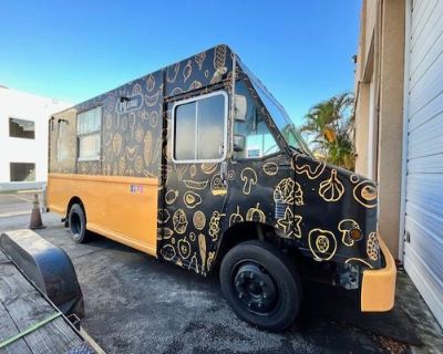Food Truck for Sale in Miami, FL - Freightliner / MT45 / 2000