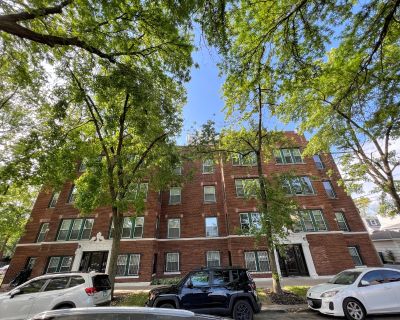 3 Bedroom 2BA 1000 ft Apartment For Rent in Chicago, IL