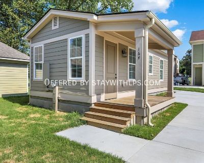 164 Keel Ave. This clean and efficient 1-bedroom, 1-bathroom home at 162 Keel Ave offers simple, comfortable living just minutes from Downtown and the Medical District. Interior: Includes full appliance package: fridge, stove, microwave, dishwasher, garbage disposal, and laundry Fresh paint and updated fixtures throughout Efficient layout with cozy living area and private bedroom Exterior: Quie...