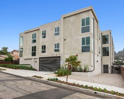 2 Bedroom 1BA 1150 ft Condo For Rent in Tujunga, CA