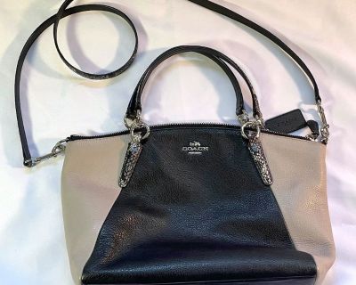 Handbags & Home Goods Online Auction by Caring Transitions - Ends 12/6!