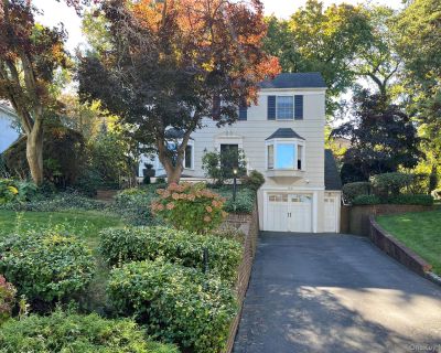 3 Bedroom 1BA 1649 ft Single Family House For Sale in Manhasset, NY