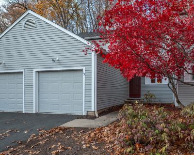 3 Bedroom 1BA 2052 ft Condo For Sale in Cheshire, CT