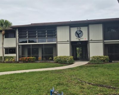 2 Bedroom 2BA 820 ft Condo For Sale in Tamarac, FL