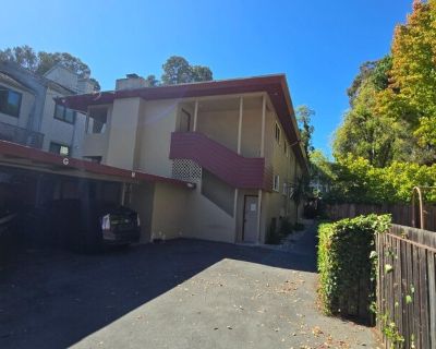 801 Fairfield Rd Apt 6. Welcome to this charming apartment located in the picturesque city of Burlingame. This cozy residence offers a comfortable living space of 513 square feet.. The well-equipped kitchen features an electric cooktop, oven, and refrigerator, perfect for those who enjoy home-cooked meals. The dining area is set in an eat-in kitchen layout, providing a casual setting for meals....