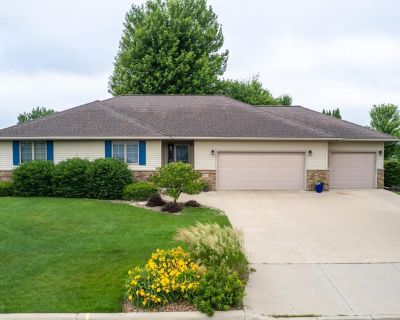 5 Bedroom 3BA 2880 ft Single Family House For Sale in Austin, MN