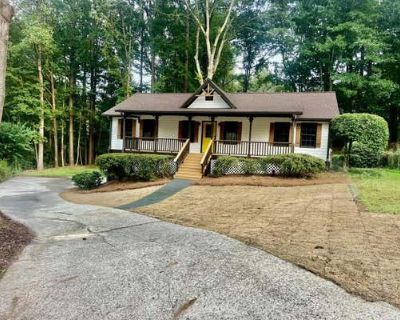 5 Bedroom 2BA 2014 ft Single Family Home For Sale in SNELLVILLE, GA