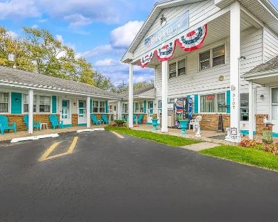 1 Bedroom 1BA 250 ft Apartment For Rent in Erie, PA