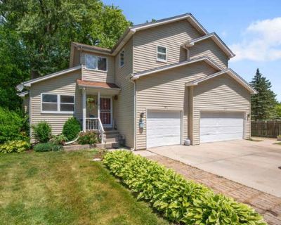 3 Bedroom 2BA 1451 ft Duplex For Sale in SOUTH ELGIN, IL