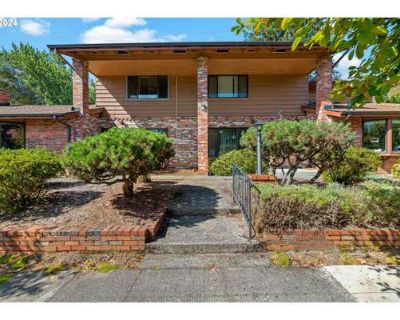 2 Bedroom 2BA 1368 ft Condominium For Sale in PORTLAND, OR