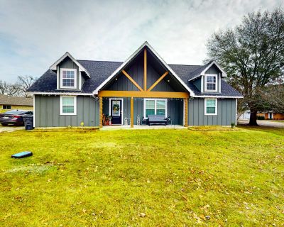 3 Bedroom 2 baths No pets 4.97 30 reviews What our guests are saying... AI-generated...