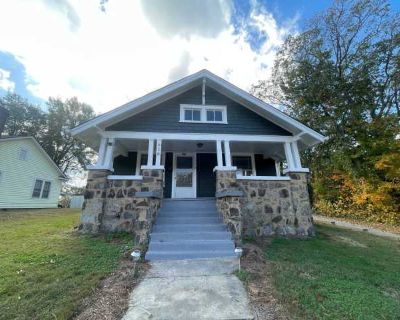 3 Bedroom 1BA 1445 ft Apartment For Rent in Hickory, NC