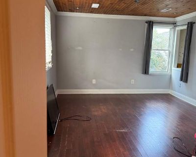 Private room with shared bathroom in a House, Edgewater, MD 21037