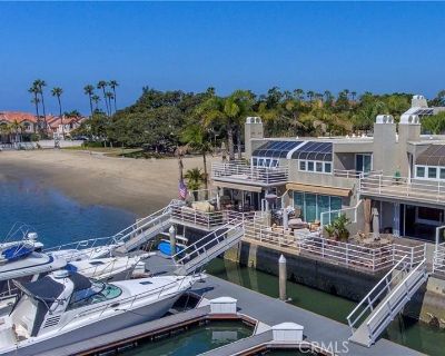 2 Bedroom 2BA 1658 ft Apartment For Rent in Huntington Beach, CA