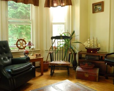 Minimum stay: 2 months. Deposit: 780. 0. Age preference: 21 - 59. Available for students. Room available for female roommate in Watertown. The rental start date is flexible either June 1, mid-June or July 1. Sept 1 may also be a possibility. This is a really nice place, located on a quiet, tree-lined street. Ideal for a quiet, considerate female roommate. The bedroom is medium-sized with a larg...