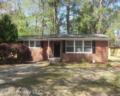3 Bedroom 1BA 918 ft Pet-Friendly Apartment For Rent in Valdosta, GA