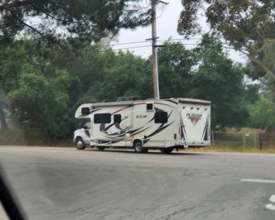 2017 Thor Motor Coach Outlaw 29H