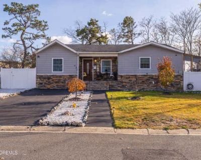 3 Bedroom 3BA 2504 ft Single Family Home For Sale in TOMS RIVER, NJ