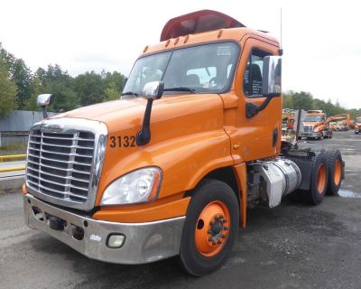 Used 2016 FREIGHTLINER CASCADIA 125 Day Cab Trucks in Sparrowbush, NY