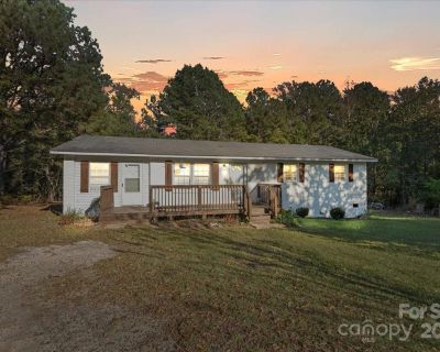 3 Bedroom 1BA 1384 ft Single Family Home For Sale in Pageland, SC