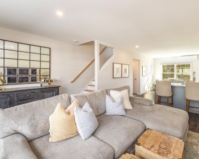 2 Bedroom 2BA 1640 ft Pet-Friendly House For Rent in East Lyme, CT