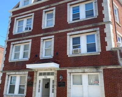 1 Bedroom 1BA 250 ft Pet-Friendly House For Rent in New London, CT