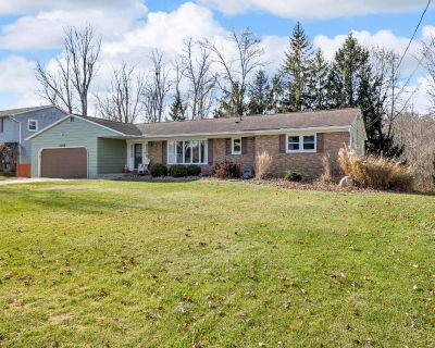 3 Bedroom 2BA 2742 ft Single Family House For Sale in Jackson, MI