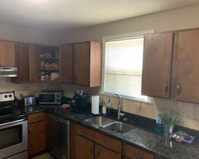 1435 Shirley St. Spacious townhome located in the beautiful area of Melrose! 1200 sq ft townhomes 2 bedroom, 1.5 bath stove, refrigerator, d/w, washer and dryer Melrose Heights neighborhood. Refrigerator, Dogs ok, Cats ok, Stove/oven, Washer/dryer included. Contact: LandmarkColumbia 803-839-0225. Small dogs allowed. Large dogs allowed. Cats allowed. 2 Bedroom. 1 Bathroom. 1200 ft