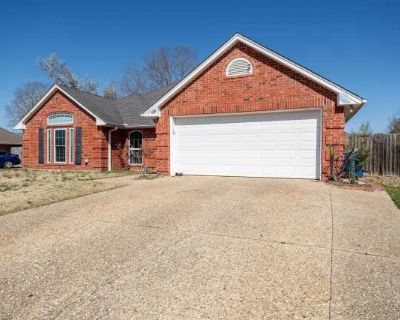 4 Bedroom 2BA 1794 ft Apartment For Rent in Whitehouse, TX