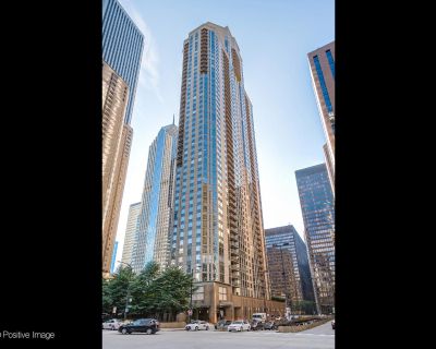 3 Bedroom 2BA 1700 ft Condo For Sale in Chicago, IL