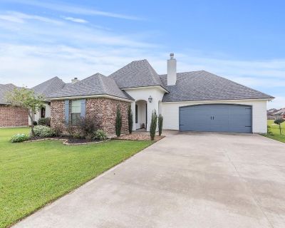 3 Bedroom 2BA 1415 ft Pet-Friendly Single Family Home For Rent in Lafayette, LA