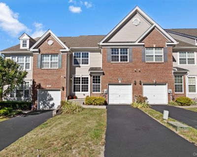 3 Bedroom 3BA 2890 ft Condo For Sale in New Windsor, NY