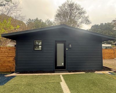 1 Bedroom 1BA 750 ft Single Family House For Rent in Austin, TX