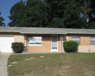 3 Bedroom 1.5BA 1025 ft Pet-Friendly Apartment For Rent in South Apopka, FL