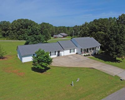 4 Bedroom 3BA 2780 ft Single Family House For Sale in Melbourne, AR