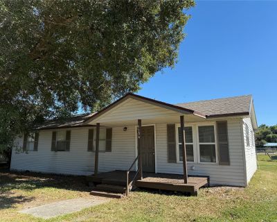 3 Bedroom 2BA 1152 ft Single Family Home For Sale in Moore Haven, FL