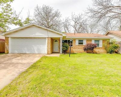 3 Bedroom 2BA Home For Rent in Burleson, Texas