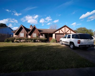 12510 Bexley Drive. WELL KEEP 4-2-2 WITH LOTS OF UP-GRADES. READY FOR MOVE -IN.. 4 Bedroom. 2 Bathroom. 1917 ft