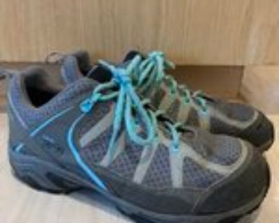 Women s Cabelas XPG GoreTex hiking boots 9.5