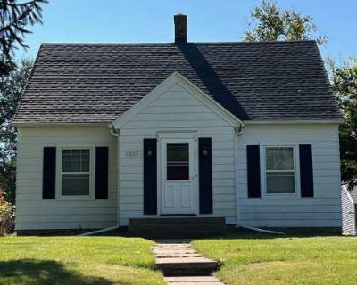 3 Bedroom 1.5BA 1405 ft Apartment For Rent in Eau Claire, WI