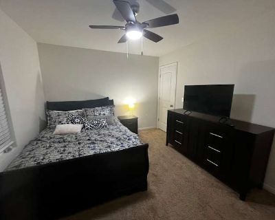 Private room with shared bathroom in a House with 2 roomies, Manor, TX 78754
