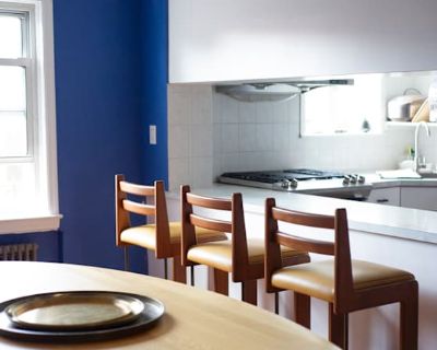 Available on: january 1. Furnished. Internet included * Students welcome. Available for January 1st 2026 move-in. I have a large room available for one person for $1235/mo in a 3 bedroom, 1.5 bath house in Sheepshead Bay / Homecrest. Walkable neighborhood with access to restaurants, groceries and amenities along Ave U. Utilities Included. 6 month - 1 year lease. Spacious living room and large k...