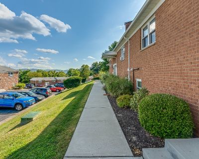 2 Bedroom 2BA 1100 ft Pet-Friendly Apartment For Rent in Wappingers Falls, NY