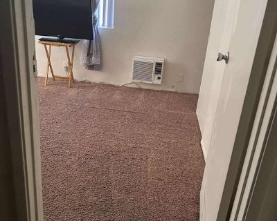 Total rooms: 2. Deposit: $300.00 * Utilities included?: No. Smoking is allowed. Furnishings: Unfurnished * Parking: Yes * Disabled access: * Living room: shared * Broadband included: Yes. Availability Available Dec 08 2025 Minimum term 6 months Maximum term 36 months. Room for rent female only or female with child 89119 area (airport) 1 room - occupied - 1 female 1 room - will be available for ...