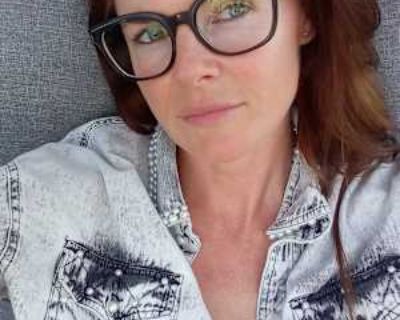 Non-smoker. Budget: $800 per month. Ready to move: November 30. Looking for myself. Clean and quiet, I like to come home and be at peace. I would prefer to love with only 1 other female if possible