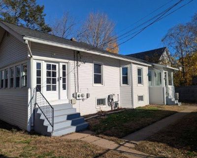 2 Bedroom 1BA House For Sale in Manchester, CT